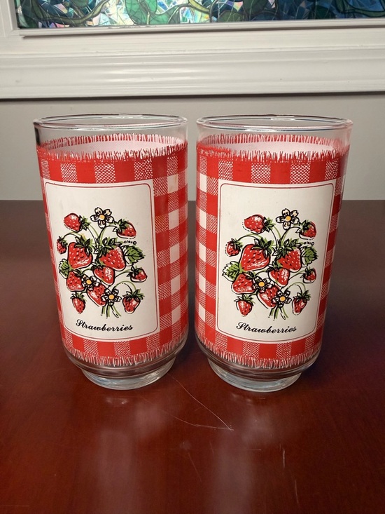 Libbey Other - Libbey Strawberry Gingham Pattern Glass Tumbler Set of 2 Red Fruit Design RARE